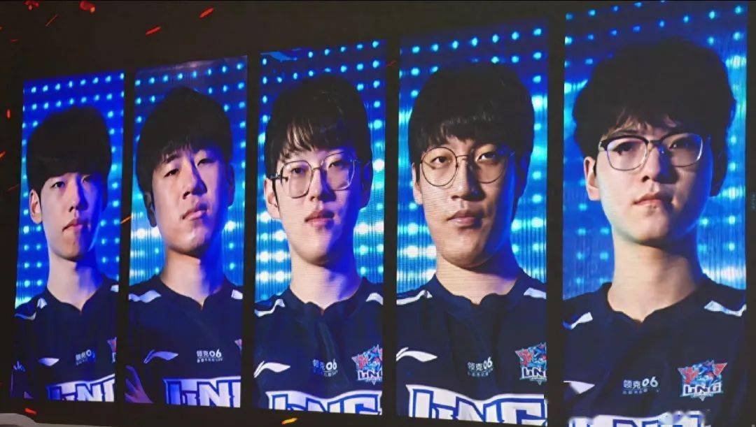 主裁判的一 主裁判的一