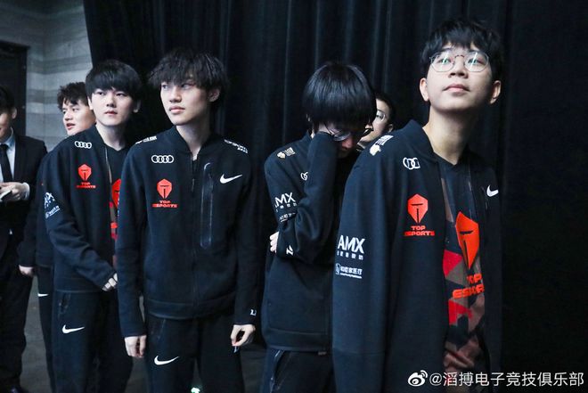 校在足球教 校在足球教